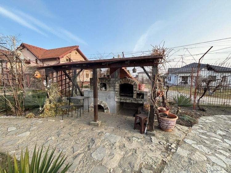 Casă cu 5 camere cu Teren 2300 Mp în Aninoasa