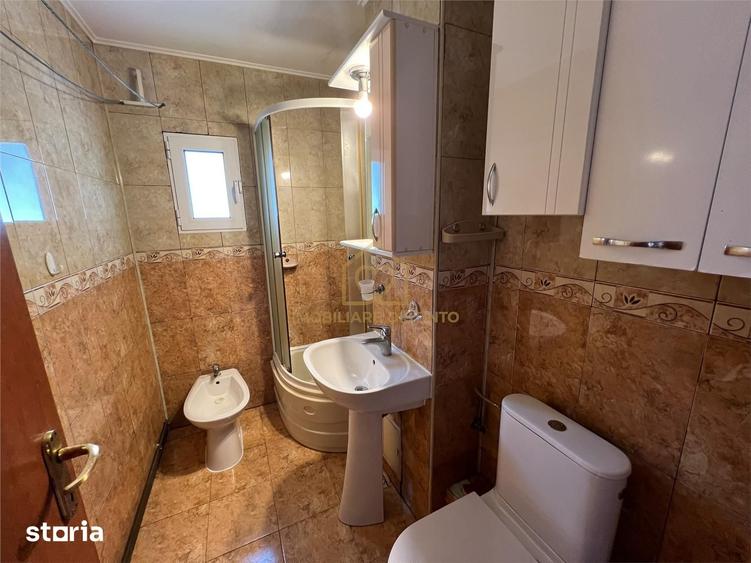 Apartament cu 3 camere în Săsar