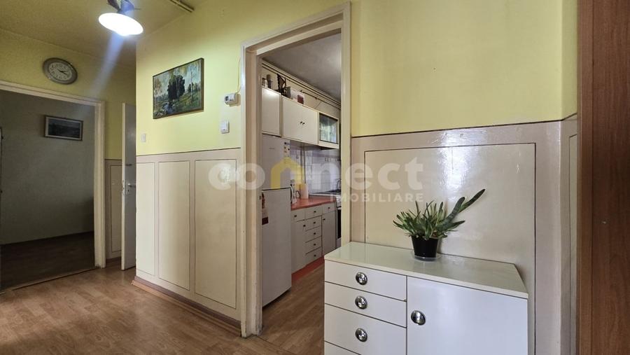 Apartament cu 4 camere decomandat în Gheorgheni