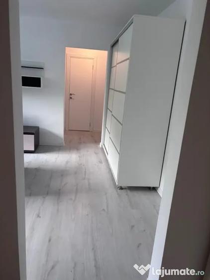 Apartament cu 3 camere semidecomandat în Central
