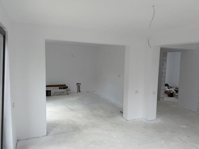 Casă cu 4 camere în Electroprecizia