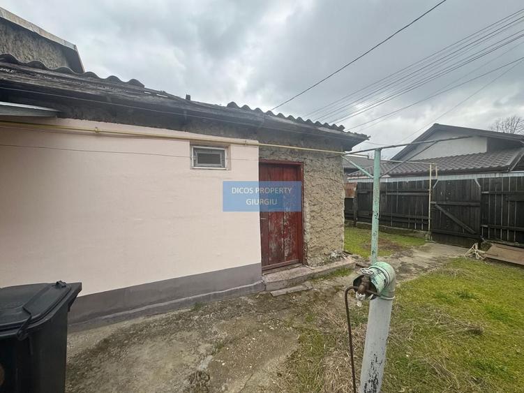 Casă individuală cu 3 camere cu Canalizare în Casa Cărții