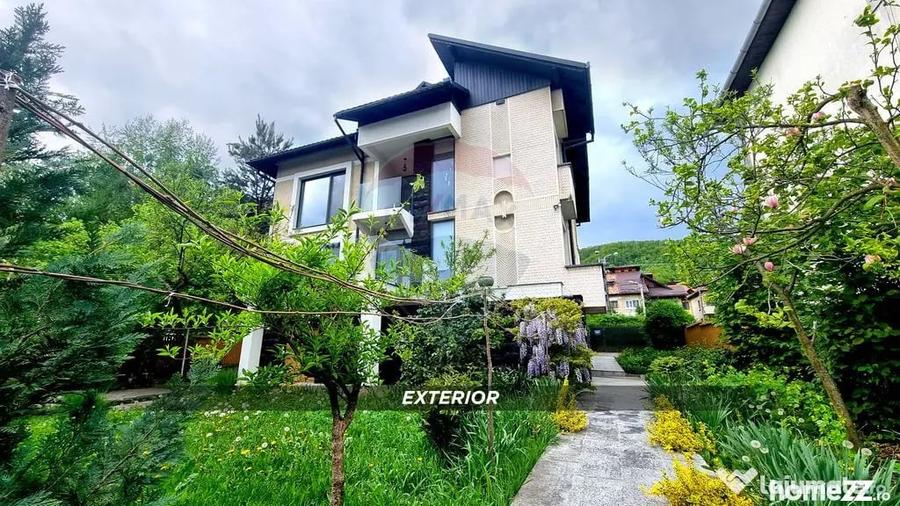 Casă cu 7 camere cu Teren 460 Mp în Traian