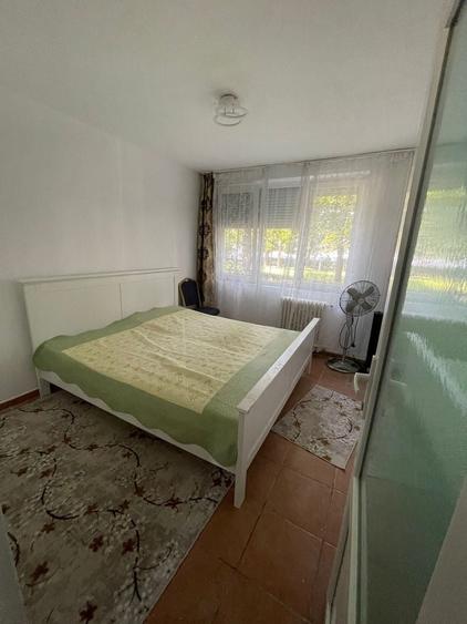 Apartament cu 4 camere semidecomandat în Central