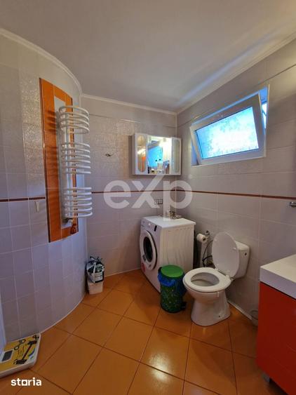 Casă cu 5 camere cu Teren 3800 Mp în Bănești