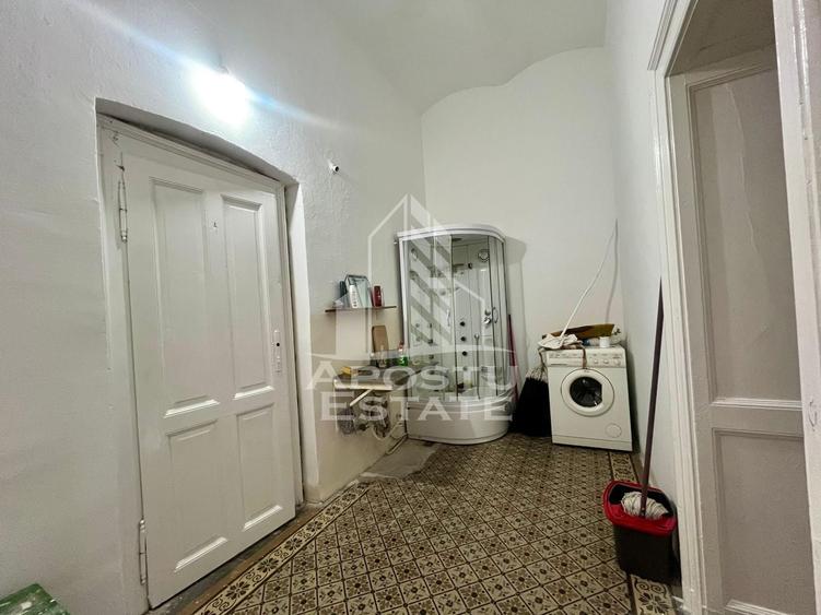Apartament cu 4 camere decomandat în Traian