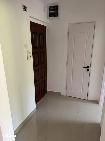 Apartament cu 2 camere semidecomandat, mobilat în Văcăresti
