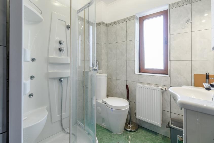Duplex cu 4 camere cu Canalizare în 1 Decembrie