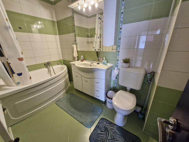 Apartament cu 3 camere în Drumul Taberei