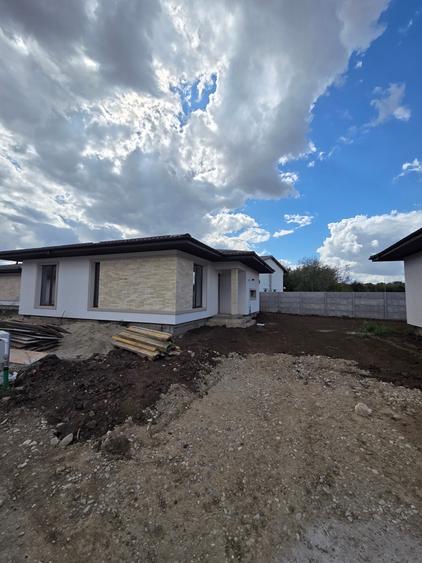 Casă individuală cu 4 camere cu Canalizare în Exterior Vest