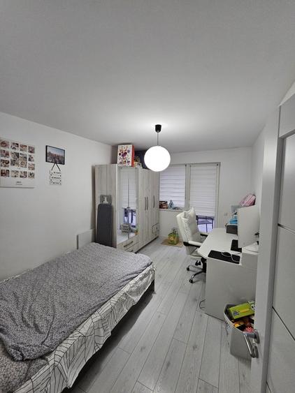 Apartament cu 3 camere decomandat în Florești
