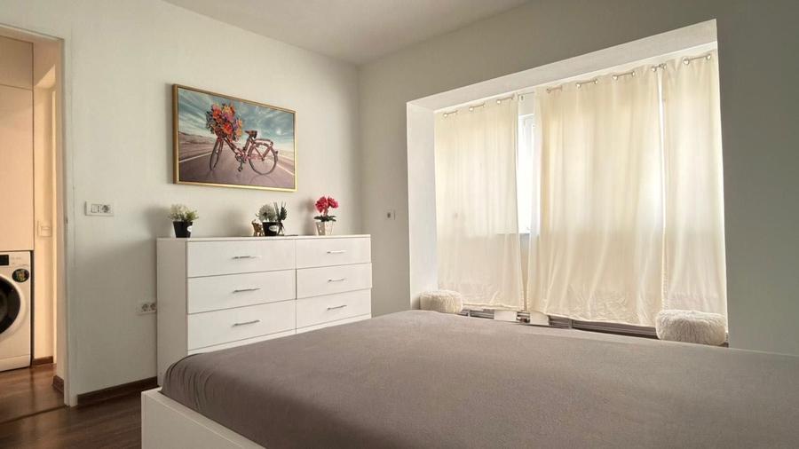 Apartament cu 2 camere semidecomandat, mobilat în Intim