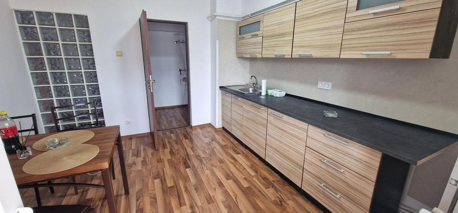 Apartament cu 2 camere decomandat în Trocadero