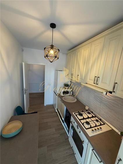 Apartament cu 2 camere decomandat, mobilat în Aradului