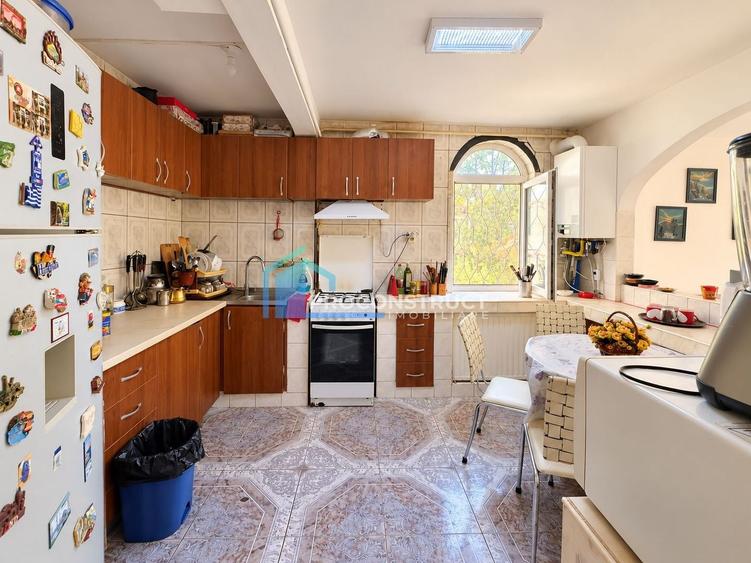 Apartament cu 3 camere decomandat, mobilat în Girocului