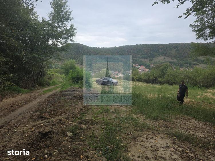 Teren de 1550 mp, în Central