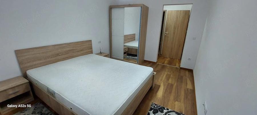 Apartament cu 3 camere decomandat în Tractorul