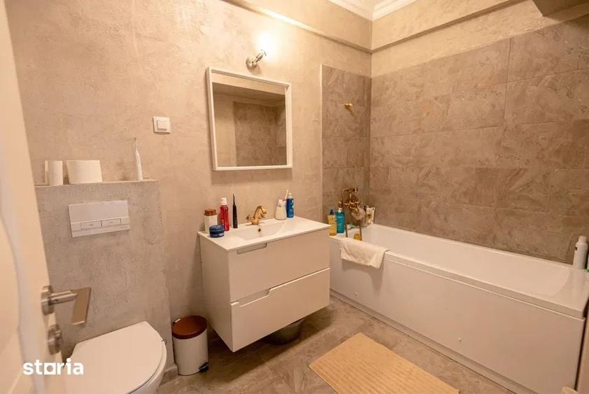 Apartament cu 3 camere decomandat în Rovine