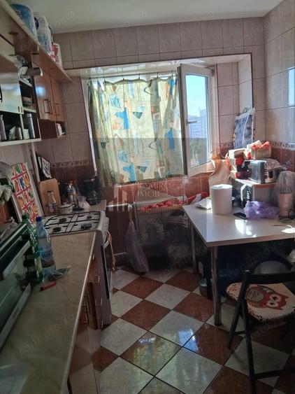 Apartament cu 3 camere semidecomandat în Gorjului