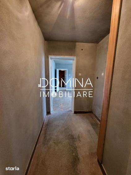 Apartament cu 3 camere semidecomandat în 1 Mai