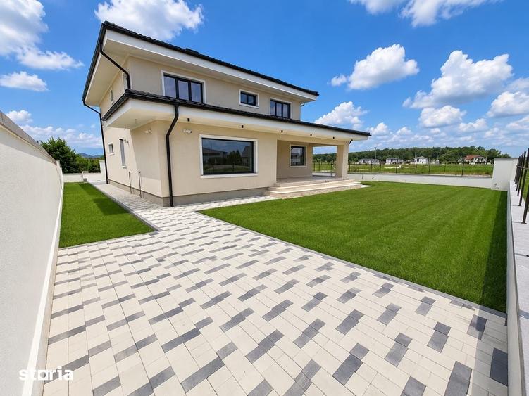 Casă cu 7 camere cu Teren 560 Mp în Tărtășești