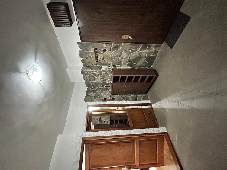 Inchiriez apartament cu 2 camere decomandat str Magheru etaj 1 - 7