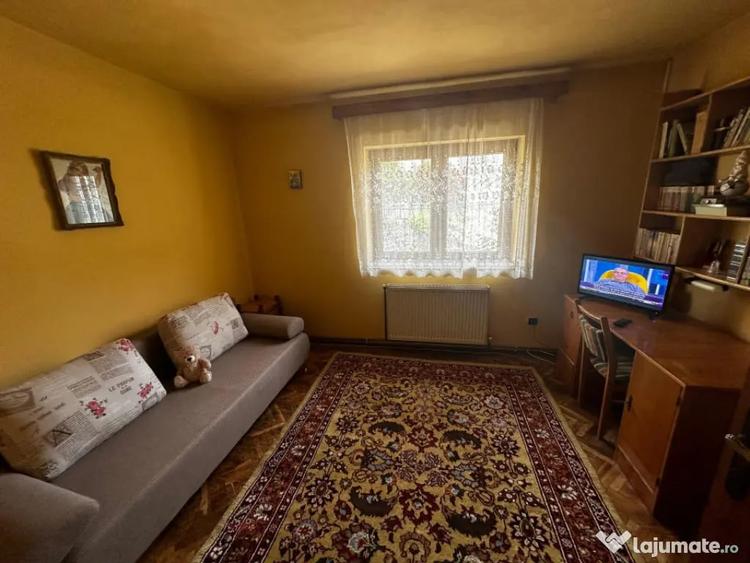 Apartament cu 3 camere decomandat în Calea București