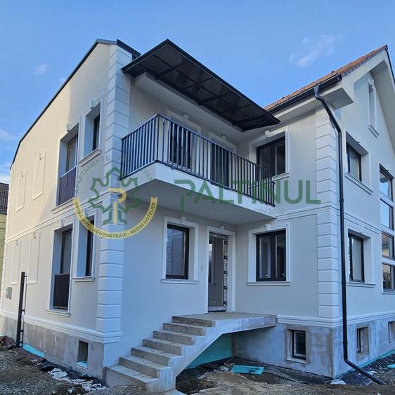 Casă individuală cu 10 camere cu Canalizare în Central