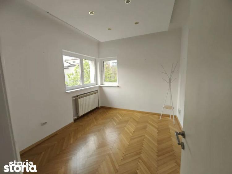 Apartament cu 5 camere semidecomandat în Primăverii