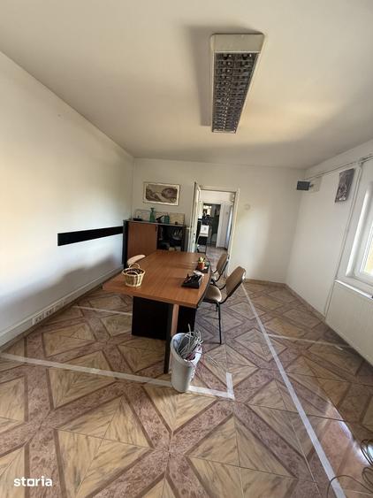 Casă cu 8 camere cu Teren 202 Mp în Pieptănari