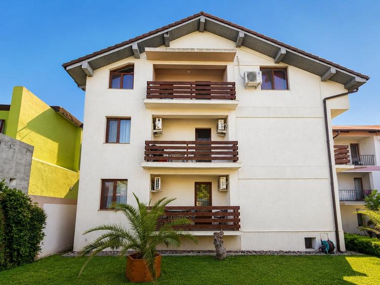 Casă individuală cu 16 camere cu Canalizare în Central