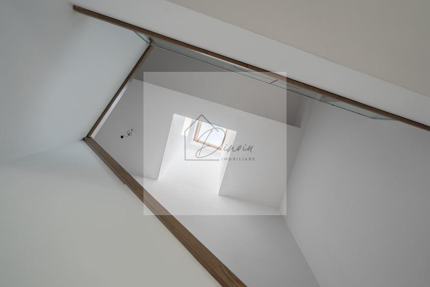 Duplex cu 4 camere cu Canalizare în Central