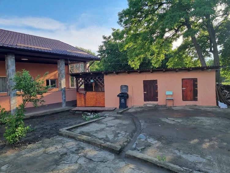 Casă cu 3 camere cu Teren 1880 Mp în Topalu