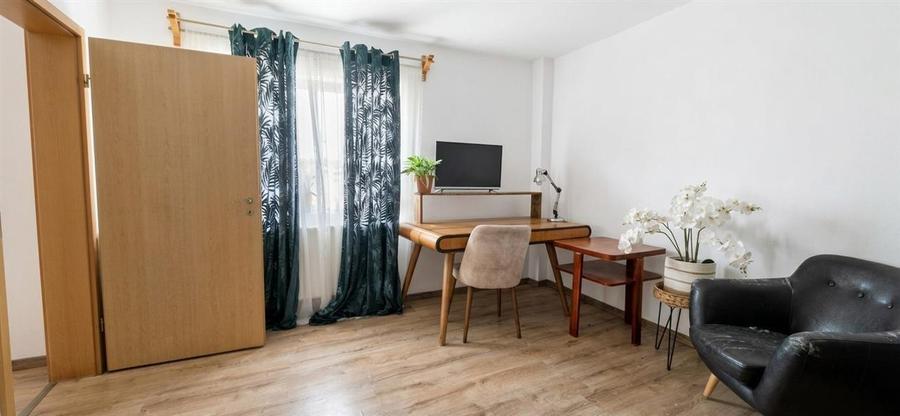 Casă cu 4 camere cu Teren 300 Mp în Central