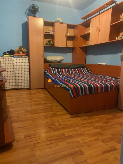Apartament cu 4 camere decomandat în Central