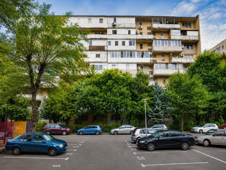 Apartament cu 2 camere semidecomandat în Berceni