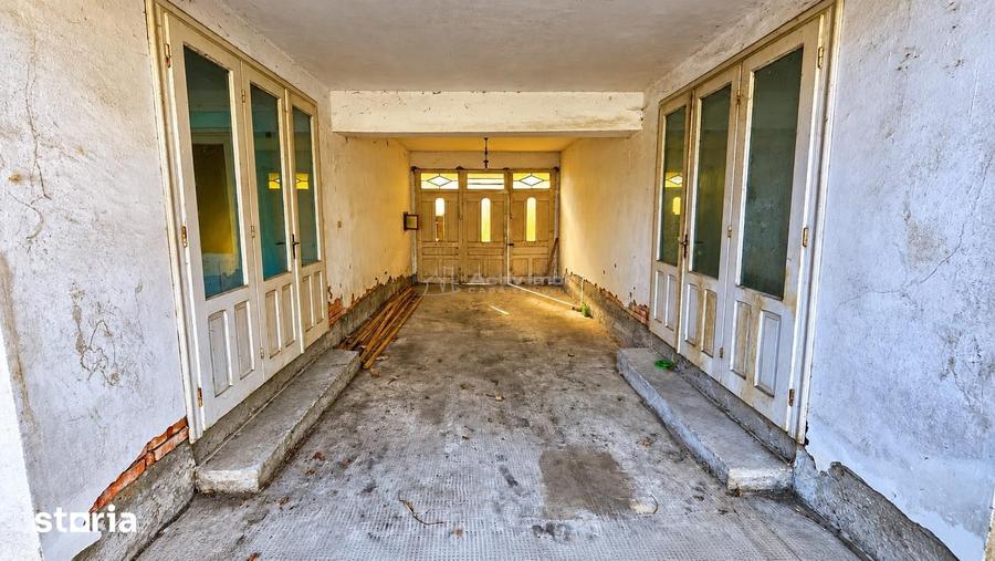 Casă semidecomandat cu Teren 944 Mp în Forotic