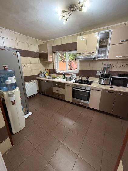 Casă cu 4 camere în Colentina