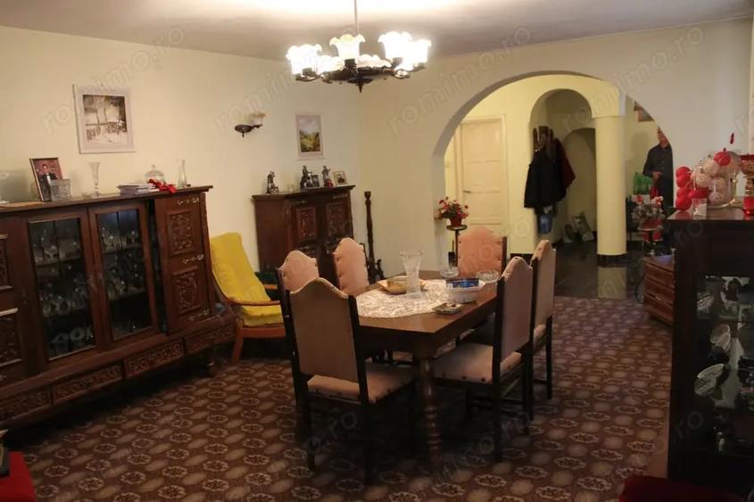 Casă cu 6 camere cu Teren 355 Mp în Central