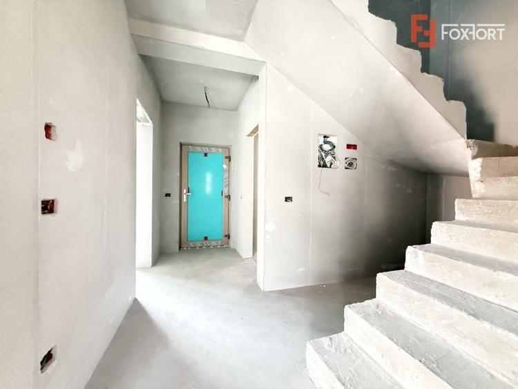 Duplex cu 4 camere cu Canalizare în Săcălaz