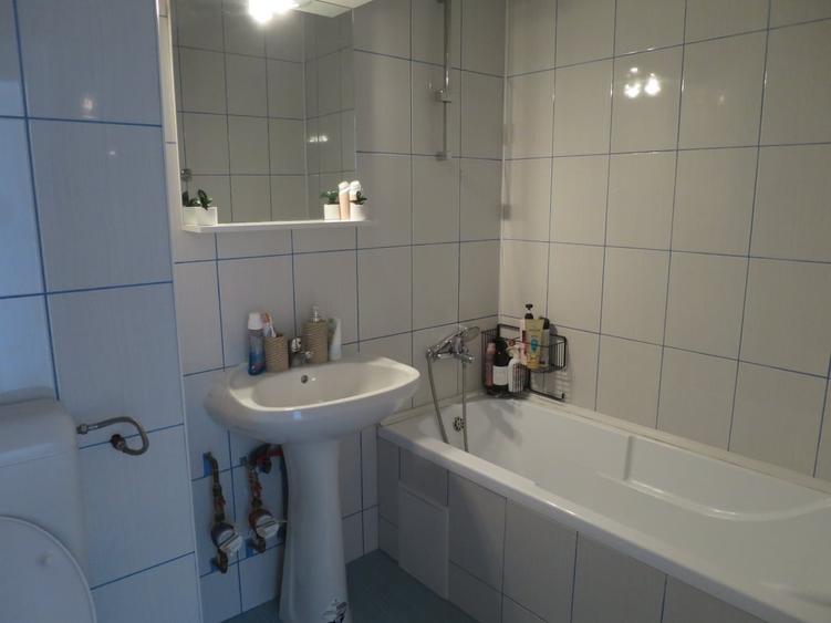 Apartament cu 3 camere semidecomandat în Gara de Nord