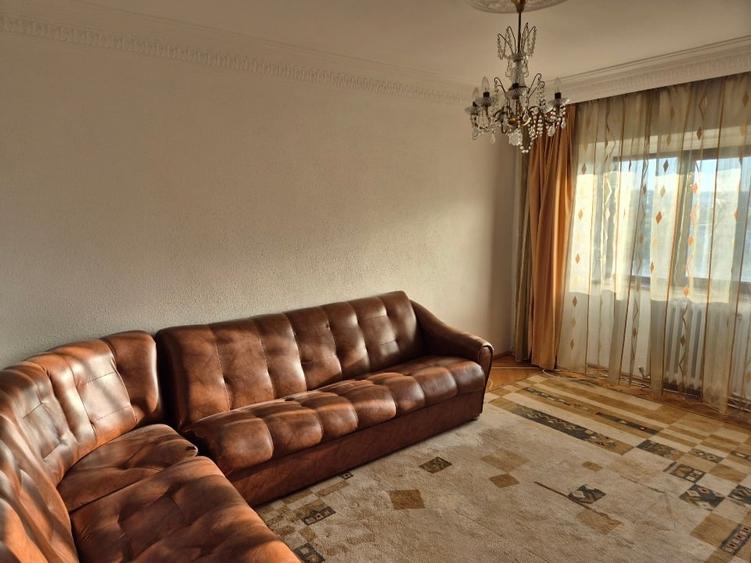Apartament cu 3 camere decomandat, mobilat în Păcurari