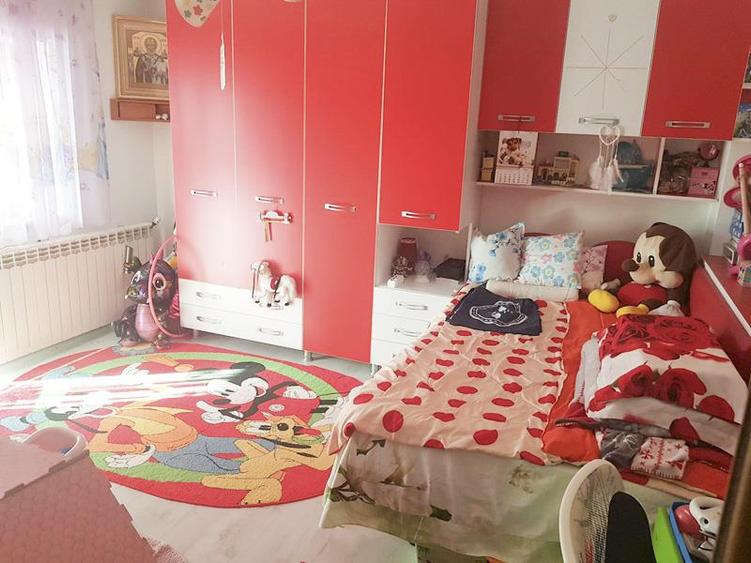 Apartament cu 3 camere decomandat, mobilat în Apollo