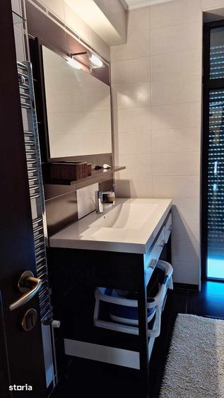 Casă cu 5 camere cu Teren 1000 Mp în Priseaca
