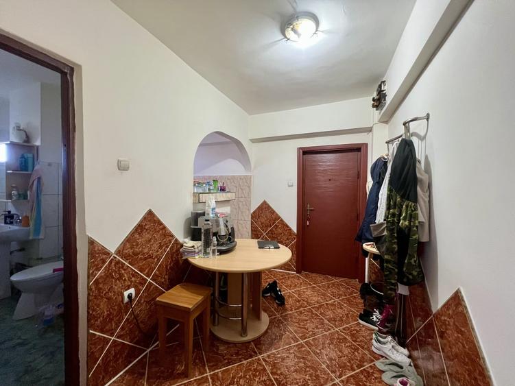 Apartament 1 camera, 38 mp utili, decomandat, etaj 4/8 - zona Soarelui - 7