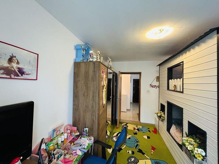 Apartament cu 3 camere semidecomandat în Șelimbăr