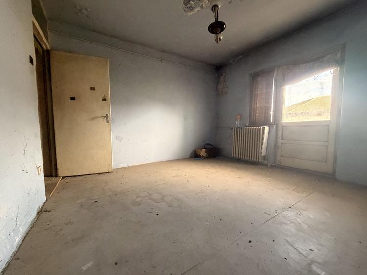 Apartament cu 3 camere decomandat în Soarelui