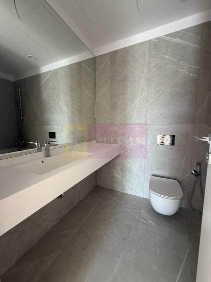 Apartament cu 4 camere decomandat în Lacul Tei