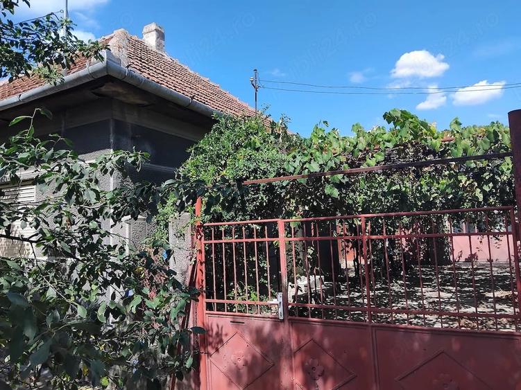 Casă cu Teren 1000 Mp în Central