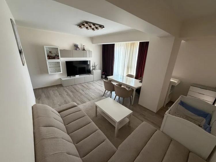Apartament cu 3 camere decomandat, mobilat în Energia